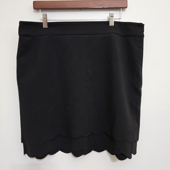 LOFT Dresses & Skirts - LOFT size 14 PETITE Pencil Straight‎ Skirt Tiered Scalloped Hem Career Black